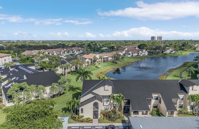 Welcome to your Fort Myers retreat! This charming condo at The Club at Crystal Lake is perfectly located — just minutes from Fort Myers Beach, Sanibel & Captiva Islands, shopping, dining, and easy access to RSW International Airport.