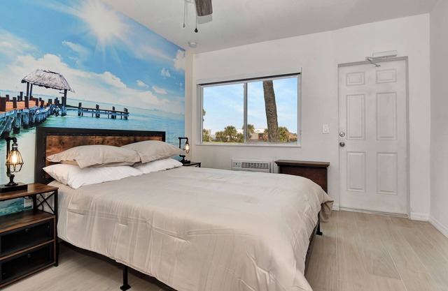 Welcome to your cozy retreat in Daytona Shores, just steps from the Atlantic Ocean. Perfect for solo travelers or couples, this comfy motel studio offers easy beach access and is surrounded by great local restaurants and cafés.