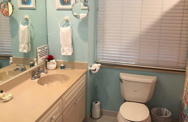 Welcoming 2 bed 2 1/2 bath with stunning ocean views - Retreat # 32