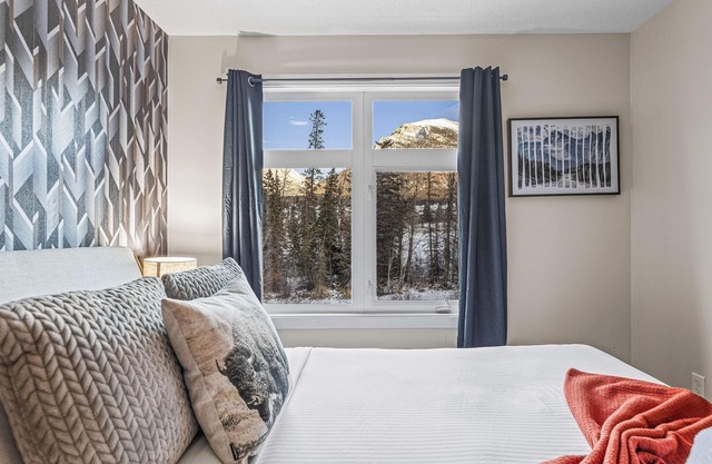 Welcoming 2 Bed/2 Ba-View-Pet-Gym-Parking-Wash/Dry