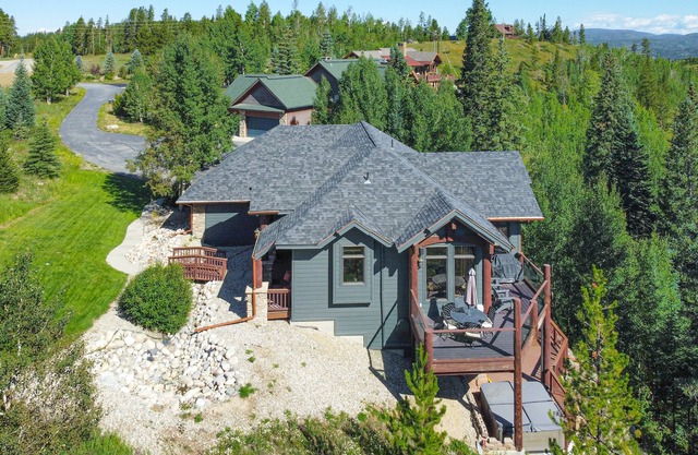 Well-appointed home with home theater, radiant heat & private hot tub