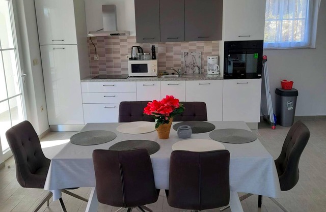 Well-equipped apartment in the forest, just 700 metres from the beach by walking