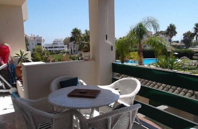 Well located Urbanization, walking distance to Beach, Puerto Banus & Amenities.