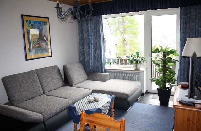 Well-maintained apartment in a family home in a quiet residential area, with a splendid view of the surroundings