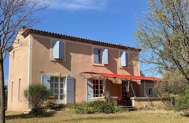 Well renovated and equipped villa in Saint-Saturnin-lès-Apt, Luberon