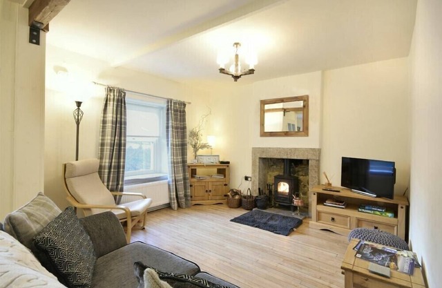 WEST END COTTAGE, pet friendly, with open fire in Embleton