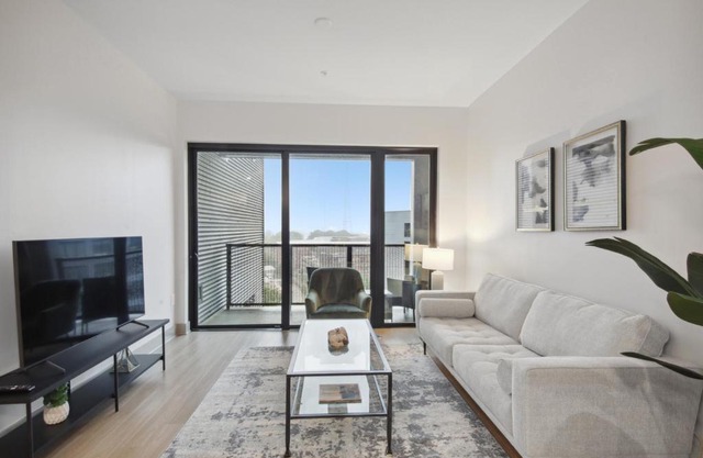 West Midtown Penthouse 2 bdrm