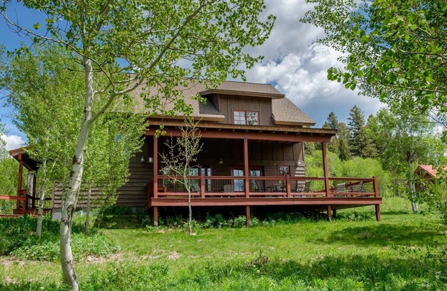 West of West - Beautiful home located only 8 miles from West Yellowstone!
