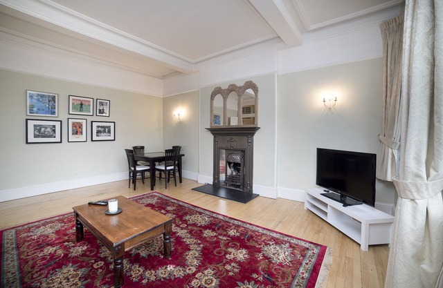 Westminster Maida Vale spacious and elegant 2 bedroom victorian flat