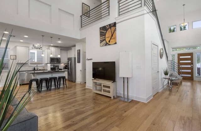 WeWelcome You to Austin Downtown Sleeps 10