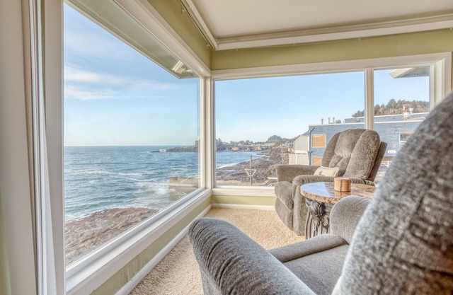 Whales and Outstanding Rocky Surf Views from this Depoe Bay Oceanfront Perch!