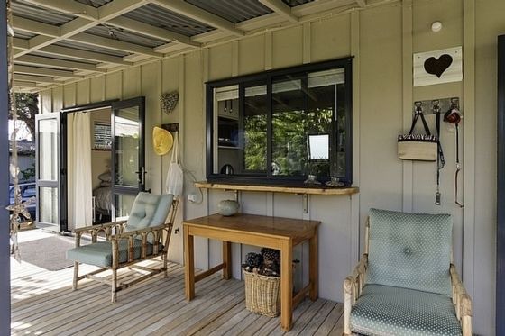 Whamoori - Waimarama Beach Bach