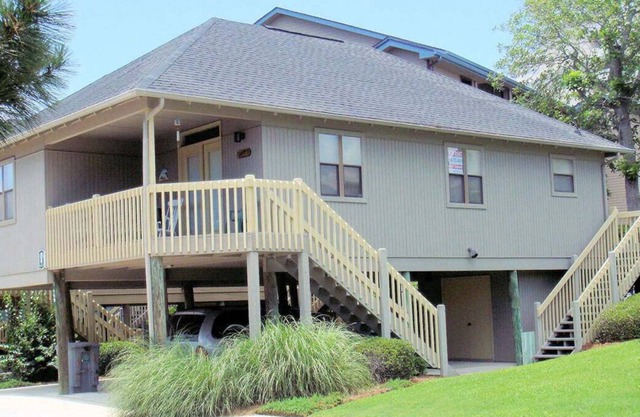 Whimsical Cottage & Pool 4 Blocks to the Beach!