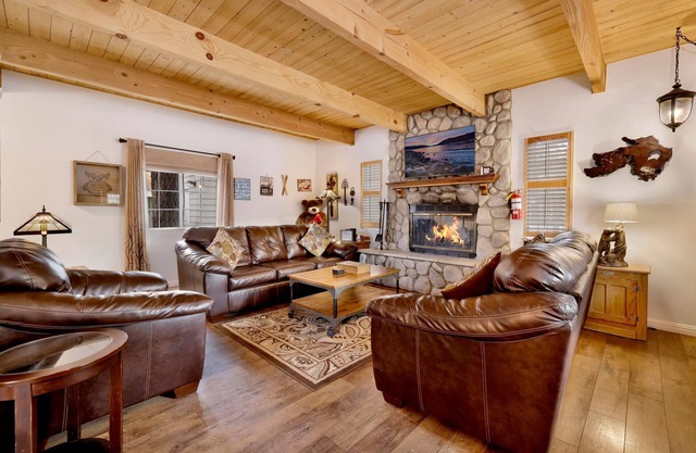 Whiskey Mountain Lodge 