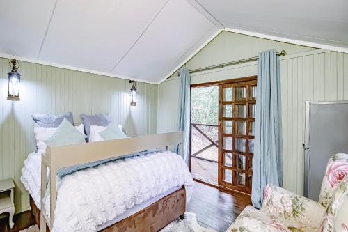 Whispering Creek Mountain Lodge