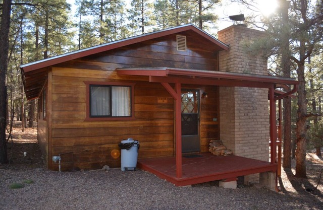 Whispering Pines - Cabin 15 (2 Bedroom)