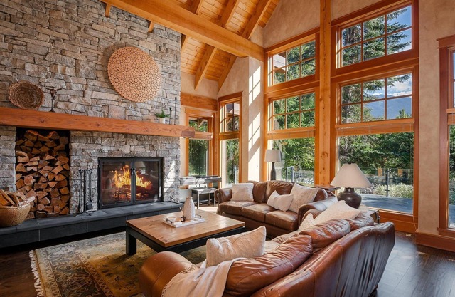 Whistler Post and Beam Luxury Chalet - Close to Village - Long nTerm Rental