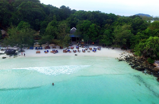 White Beach Bungalows