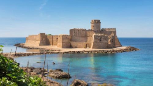White beach Le Castella