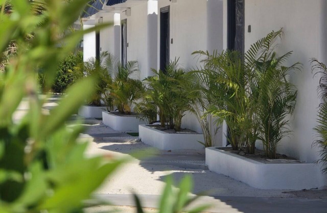 WHITE BEACH RESORT LONGSET