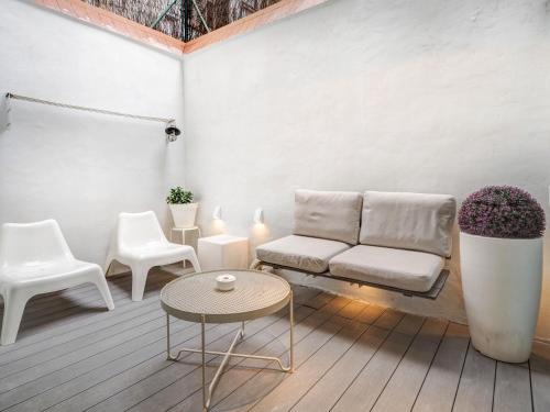 White Center Apartment by Hello Homes Sitges