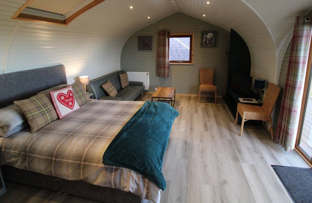 White Cleugh Pod with hot tub, firepit and BBQ close to Hadrian's Wall and Talkin Tarn