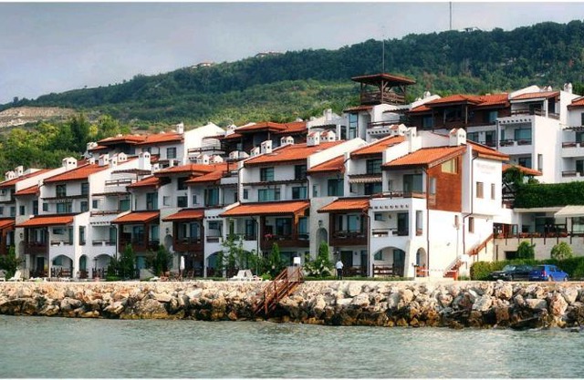 WHITE COAST RESIDENCE