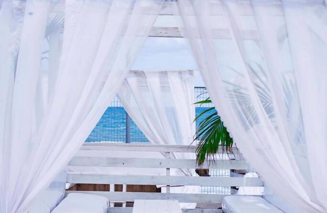 WHITE DECK BEACH RESORT