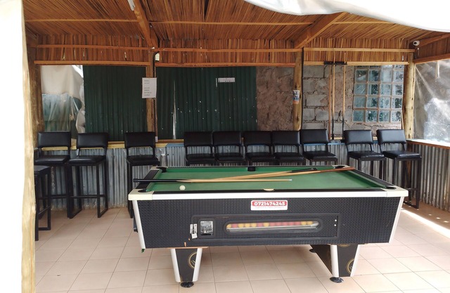 WHITE HOUSE LOUNGE & GUEST HOUSE