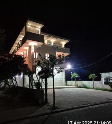 White Luxury Villa Apartments &Hot Tab
