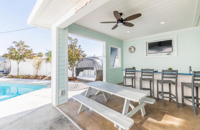 White Rose Sleeps 24 Private Heated Pool Beach
