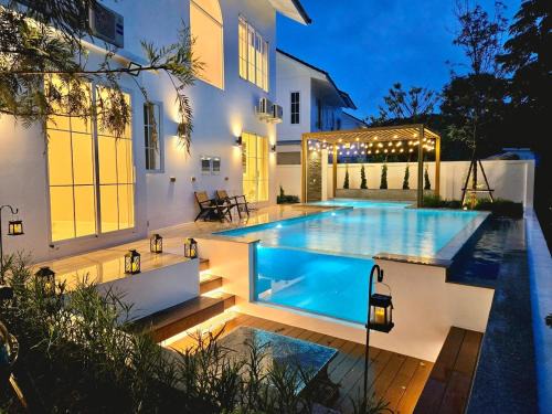 White Wood Family Villa, 5 Kingbeds, 12 mins airport