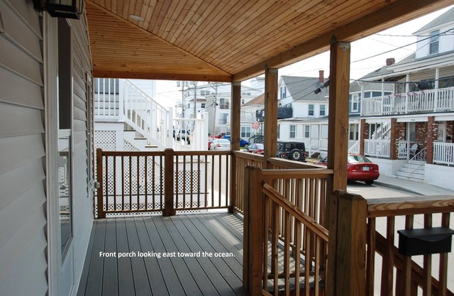 Wicked Large 4500 SQ FT House 1/2 a Block from the Ocean! Sleeps 32! Yup 32!