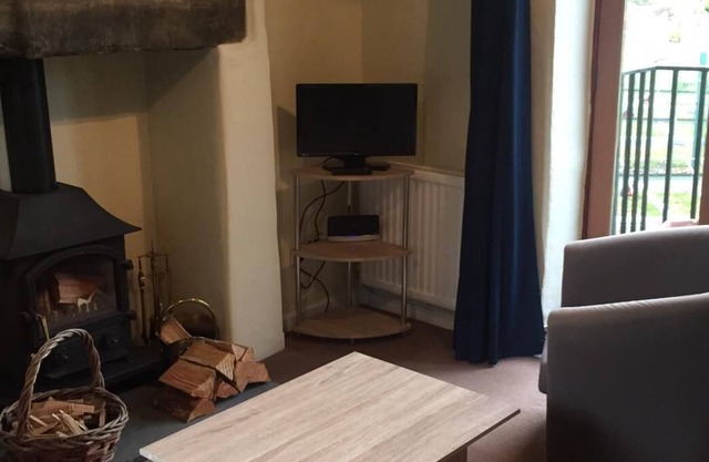 Wicket Green cottage. Central village location overlooking the river