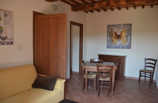 WIDE APARTMENT WITH PRIVATE GARDEN, POOL, TENNIS, 8KM FROM THE SEA