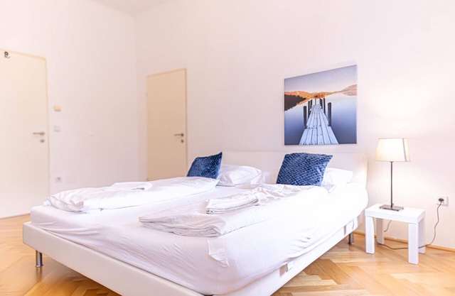 Wiener Stadthalle 2BR City Stay w/King Beds