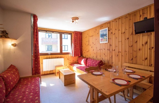 Wifi, 100m from resort center, 3rd floor, view mountain, balcony, parking, tv, ski locker, 33m²