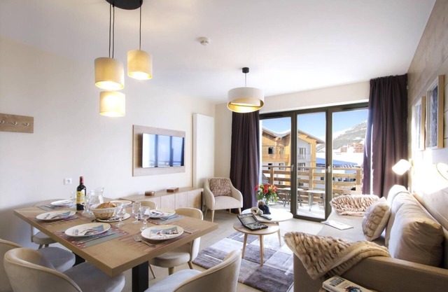 Wifi, 50m from ski slopes, fitness, sauna, hammam, balcony, tv, ski locker, 31m², Alpe d'Huez