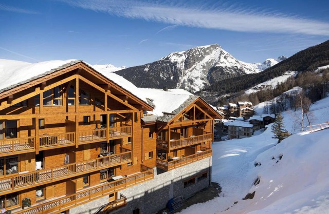 Wifi, ski-in/ski-out & foot of the slopes, fitness, swimming pool, tv, ski locker, 30m²