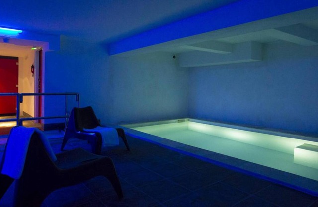 Wifi, ski-in/ski-out & foot of the slopes, view resort/ski slopes, swimming pool, balcony, tv