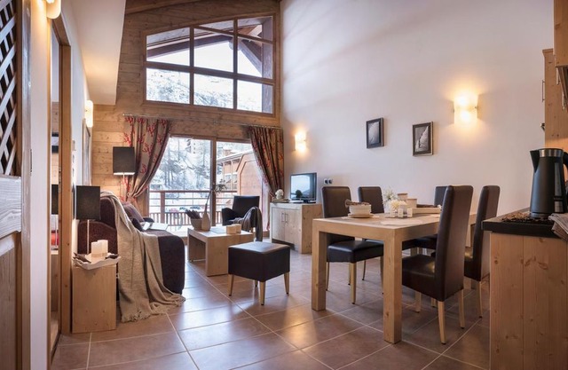 Wifi, ski-in/ski-out & foot of the slopes, fitness, swimming pool, balcony, tv, ski locker, 65-75m²