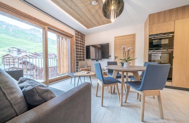 Wifi, ski-in/ski-out & foot of the slopes, Ground floor, swimming pool, sauna, hammam, balcony, tv