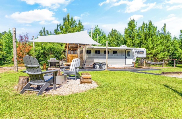 🐎 Wild Horse Retreat | Unique Tiny Home Glamping 🌿🔥