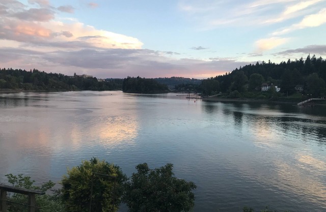 Willamette riverfront with stunning view near downtown Milwaukie and Sellwood