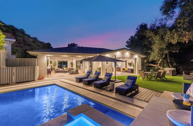 Willow Glen 2 - Warm Contemporary Estate with Open Floor Plan + Pool & Spa