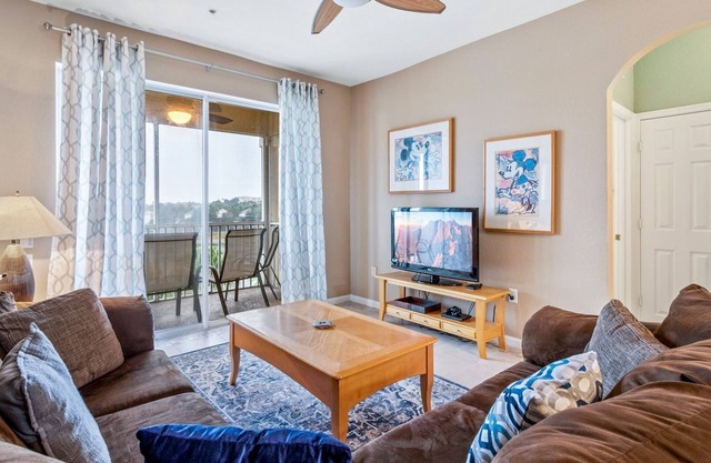 Windsor Hills Resort 3 Bedroom 4th Floor Condo with Resort Access 0946
