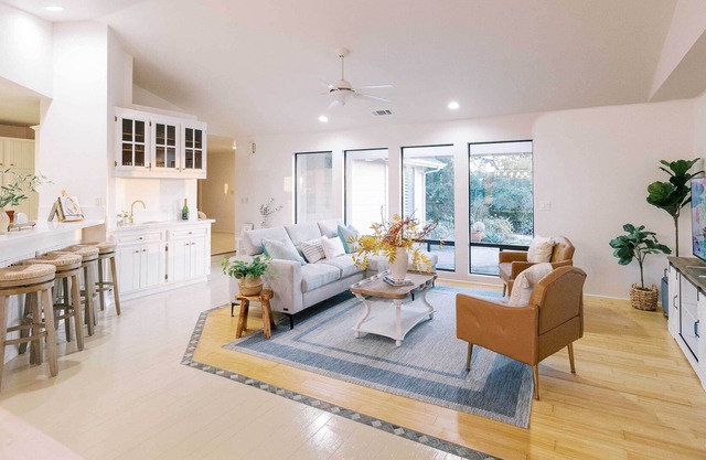 Wine Country ‘Sunshine Cottage’ w/ Patio!