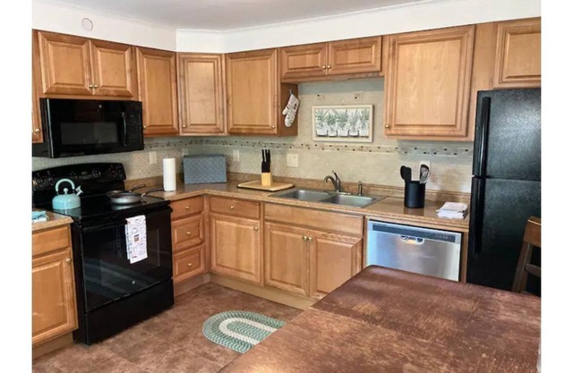 🍷Wine & WiFi✔️at Riverwalk! Full Kitchen - Parking!