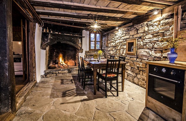 Winter Experience In Authentic House - Karashka