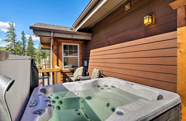 Winter Park Condo w/Hot Tub & Mountain Views!